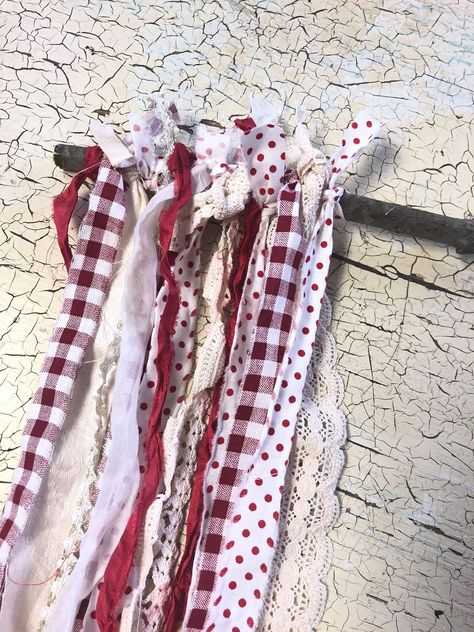 DIY Rag Flag - The Shabby Tree How To Make Flags Diy, Rag Art, Fabric Flag, Rag Strip Crafts, Cloth Garland Diy, Diy Yard Decor, Rag Flag, Ribbon Flag, American Flag Quilt