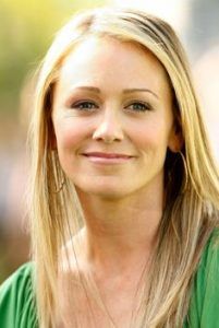 Christine Taylor Height, Weight, Age, Birthday, Ethnicity, Religion, Biography, Body Measurements, Shoe size, Dress size, Eye, Hair, Wiki The Brady Bunch Movie, Brady Bunch Movie, Marcia Brady, Perry Farrell, Christine Taylor, Waves Haircut, Brady Bunch, The Brady Bunch, The Wedding Singer