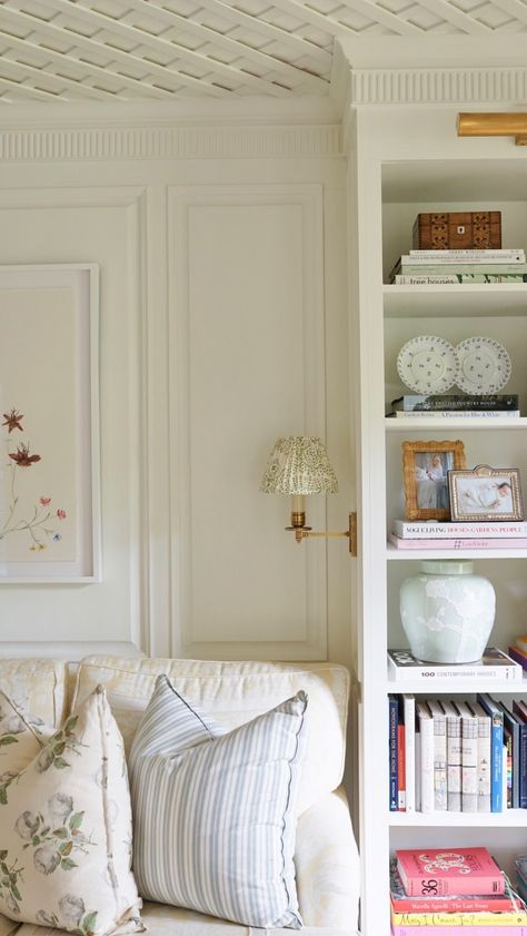 Lilse Mckenna Interiors, Nicola Bathie Mclaughlin Home, Nicola Bathie Home, Nancy Meters Apartment, Nicola Bathie Mclaughlin, Manpreet Kaur, Nicola Bathie, Styling Bookshelves, Coastal Living Room