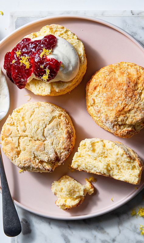 Amasi scones with vanilla whipped cream Baby Tea, Raspberry Preserves, Scones Recipe, Vanilla Whipped Cream, Creamed Honey, African Recipes, South African Recipes, Scone Recipe, Cooking Instructions