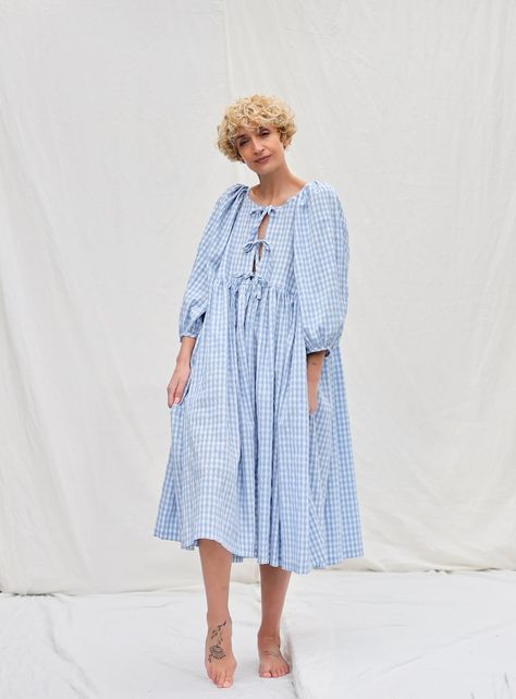 Reversible Light Blue Seersucker Checks Oversized Dress FELDA OFFON Clothing - Etsy Cotton Outfit, Seersucker Dress, Linen Shirt Dress, Oversized Dress, Body Dress, Feminine Look, Elbow Length Sleeve, Ruffle Skirt, Linen Dresses