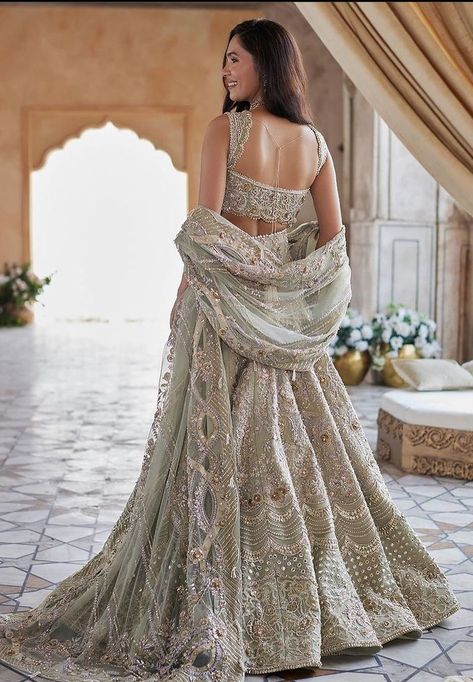 Bengali Dress, Hindi Wedding, Lehenga Outfits, Gowns Aesthetic, Indian Wedding Gowns, Drugstore Mascara, Simple Lehenga, Desi Outfits, Wedding Lehenga Designs