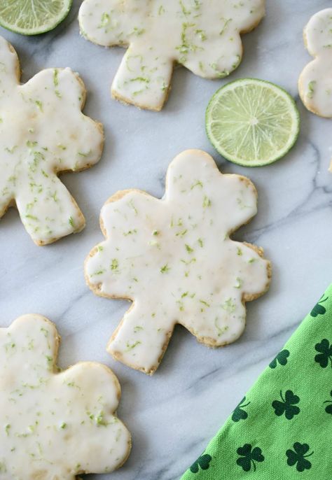 Easy to make Shamrock Shortbread Cookies for St. Patrick’s Day #cottagesandbungalows #stpaddysday #cookies #dessert #recipe Shamrock Cookies, Baking Easy, Short Bread, Baking Quotes, Bread Cookies, Irish Butter, Southern Food, Awesome Food, Entertaining Ideas