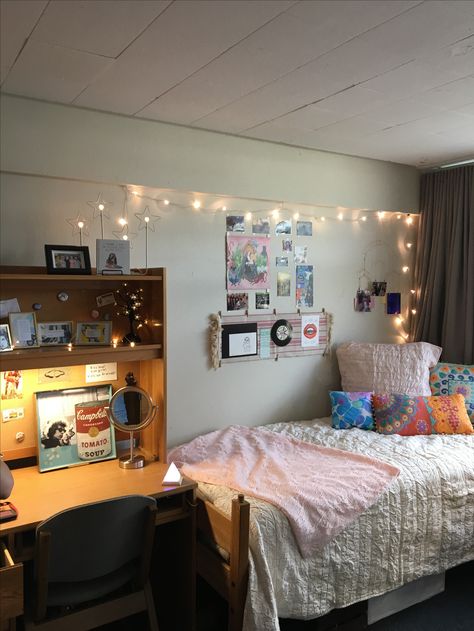 Guys College Dorm, College Dorm Room Ideas Aesthetic, Dorm Room Ideas Aesthetic, College Dorm Room Ideas For Guys, Aesthetic College Dorm, Room Ideas College, Dorm Room Ideas For Guys, Pretty Dorm Room, College Dorm Room Ideas