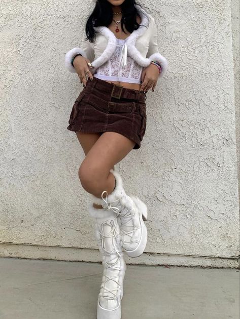 White Demonia Boots Outfit, Outfits With Demonia Boots, Bratz Boots Outfit, Demonias Outfit Ideas, Demonia Shoes Outfit, Demonia Boots Outfit, Demonia Outfit, Winter Outfits Y2k, Platform Boots Outfit