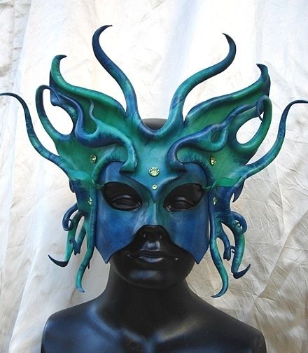 sea / coral inspired mask Water Mask Masquerade, Siren Masquerade Mask, Water Mask Design, Aesthetic Mask Design, Sea Mythology, Medusa Mask, Mermaid Mask, Pink Fairycore, Sea Spirit