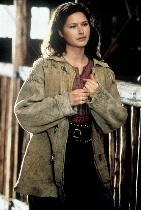 Legend of the Fall - Isabel 2 Karina Lombard, Native American Actress, Legends Of The Fall, Vintage Fashion 1950s, The L Word, Fashion 1950s, Classic Actresses, Special Clothes, American Beauty