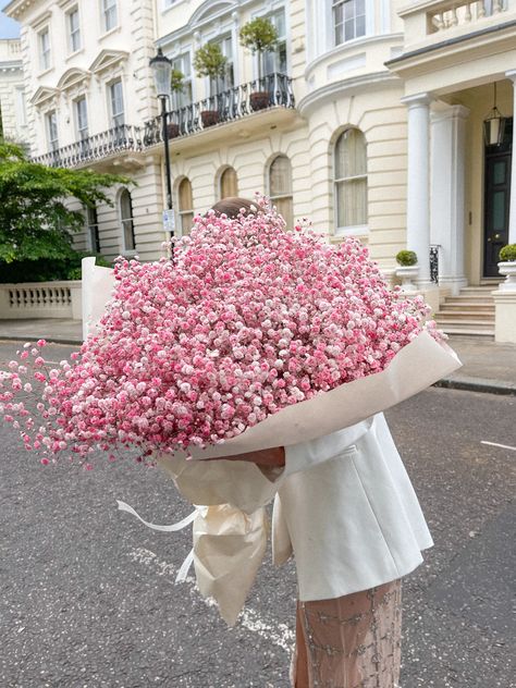 Flowers aesthetic pink beige parisian vibe l bridal bouquet flower arrangement notting hill outfit inspo Notting Hill Outfit, Christmas Wedding, Wedding Decoration, Artificial Flowers, Dried Flowers, Bouquets, Flowers, Christmas, Home Decor