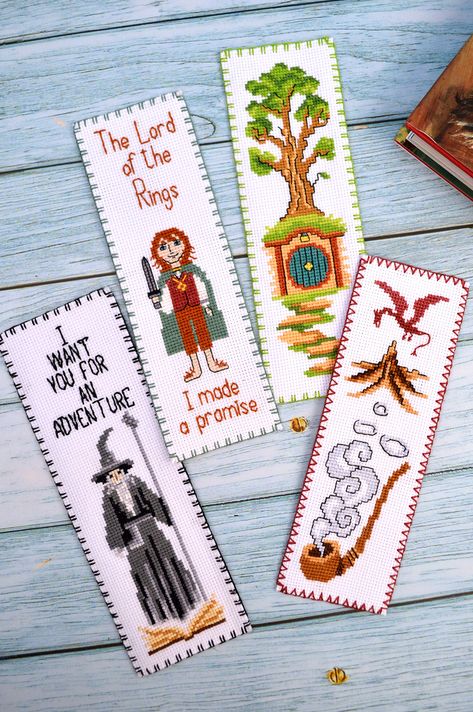 Lord Of The Rings Gifts, Cross Stitch Bookmark Patterns, Books Cross Stitch, Hole In The Ground, Cross Stitch Bookmark, Stitch Bookmark, Fantasy Cross Stitch, Plastic Canvas Stitches, Hobbit Hole