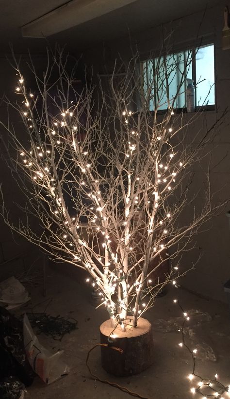 Lighted Tree Branches Wedding, Christmas Branch Tree, Tree Limbs Decor Branches, Tree Branch Decor Diy, Floating Christmas Tree, Birch Tree Decor, Wedding Tree Decorations, Twig Lights, Tree Branch Decor