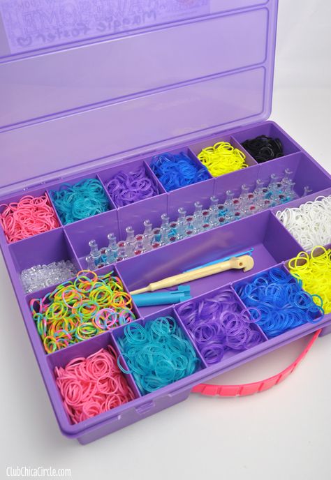 Rainbow Loom Organizer Free Printable Labels | Club Chica Circle - where crafty is contagious Rainbow Loom Organizer, Rainbow Loom Storage, Rainbow Loom Bracelets Easy, Rainbow Looms, Rainbow Loom Rubber Bands, Rainbow Loom Patterns, Rainbow Loom Bands, Container Ideas, Paper Snowflake