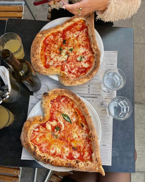 Pizza date, heart shaped pizza, summer, dinner date, dinner aesthetic, food, food aesthetic, italian, italy, pizza heart, date, summer instagram post aesthetic Date Dinner Aesthetic, Summer Instagram Post, Instagram Post Aesthetic, Pizza Date, Heart Pizza, Shaped Pizza, Heart Shaped Pizza, Dinner Aesthetic, Italian Aesthetic