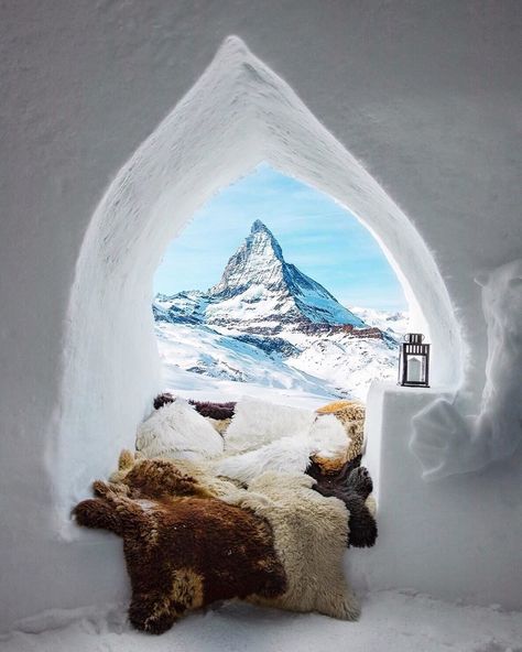 The view of the Matterhorn from inside of an igloo! Would you spend the night in one of these? Let us know, and get our Switzerland guide… Switzerland Winter, Switzerland In Winter, Places In Switzerland, Visit Switzerland, Switzerland Travel, Zermatt, Beautiful Hotels, Hotel Lobby, Winter Travel