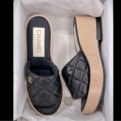 Chanel New Black Lambskin Leather Diamond Quilt Mule Sandals. Light Gold Interlocking Cc Logo. Wood Grained Platform With Rubber Soles Includes: -Chanel Sandals -Box With Tags -2 Signature Dustbags -Care Booklet -Free Shipping -Free Authentication New Never Worn. Photos Part Of Description. Slight Dust In Crevices Of Rubber Soles From Try On. Size 38 Made In Italy Season: 22c Limited Edition Platform Wedge. 1” Front Graduates To 2.5” Heel Luxury Leather Platform Slippers With Textured Sole, Chanel Platform Sandals, Chanel Denim Sandals, Luxury Slip-on Platform Sandals, Chanel Velcro Sandals, Chanel Quilted Sandals, Chanel Mules, Black Leather Mules, Wedge Mules