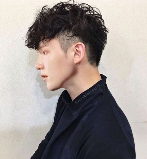 10 Hairstyles For Men With Round Face Shapes in 2024 Short Hairstyles Curtain Bangs, Wavy Hair Male, Hairstyle For Wavy Hair, Hairstyles Curtain Bangs, Curtain Bangs Hairstyle, Knotless Braids Styles, Male Hairstyle, Mid Skin Fade, Bangs Hairstyle