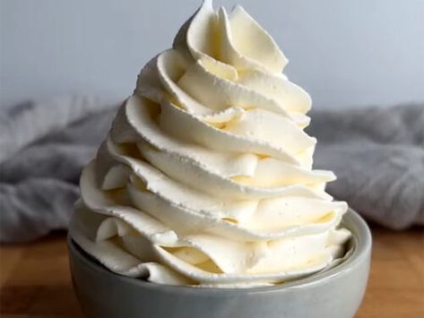 Best Cream Cheese Frosting Recipe Frosting Without Butter, Cream Frosting Recipe, Whipped Cream Frosting Recipe, Stabilized Whipped Cream Frosting, Best Cream Cheese Frosting, Raspberry Buttercream Frosting, Cream Cheese Buttercream Frosting, Sugar Cookie Cakes, Stabilized Whipped Cream