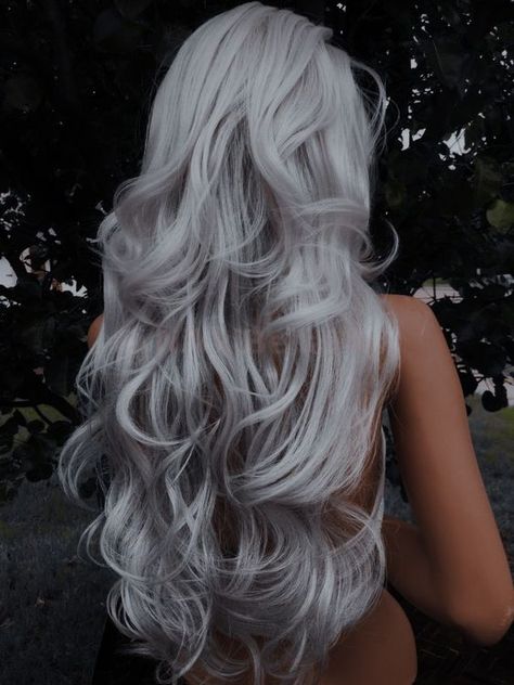 Long Silver Hair Aesthetic, Silver Dyed Hair, Silver Hair Aesthetic, Prata Aesthetic, Long Platinum Hair, White Hair Aesthetic, White Wavy Hair, Silver Platinum Hair, Platinum Silver Hair