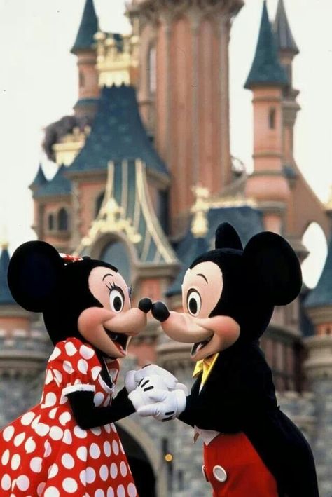 Disneyland Images, Aesthetic Heaven, Disneyland Photography, Disney Parque, Disney World Pictures, Disney Paris, Disneyland Pictures, Images Disney, Disney Memories