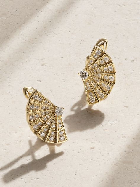 Shop Garrard Fanfare Symphony 18-karat Gold Diamond Earrings from 600+ stores, starting at €6158. Similar ones also available. On SALE now! Garrard's 'Fanfare Symphony' earrings celebrate the opulence and elegance of theatre in the 18th century. Hand-cast from 18-karat gold, they're set with sparkling white diamonds that fan out and frame single round ones. Wear yours with the coordinating necklace.- For Women. Gold Rings Fashion, Gold Diamond Earrings, Fine Jewels, Fine Jewellery Earrings, Ear Jewelry, White Diamonds, Net A Porter, Diamond White, 18th Century