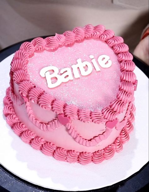 Barbie Doll Cake Design, Birthday Cakes Pink, Birthday Dinner Dresses, Doll Cake Design, Pink Birthday Cake Ideas, Barbie Backdrop, Barbie Themed Cake, Barbie Cake Designs, Doll Cake Designs