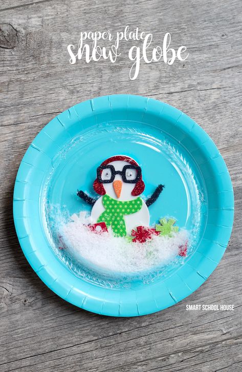 Plastic plate snow globe. 1 paper plate and 1 plastic plate snow globe idea for kids. Globe Ideas, Whale Craft, Snow Globe Crafts, Smart School House, Globe Crafts, Diy Snow, Snowman Craft, Smart School, Craft Kids