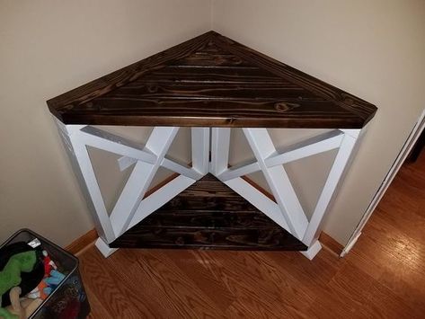 "Corner table for the wife's office. Rehabbing her office next week." - Nathan V. via Facebook Diy Corner Table, Corner Table Living Room, Woodworking Desk Plans, Diy Mudroom, Shelving Ideas, Corner Table, Simple Furniture, Table Living Room, Diy Holz