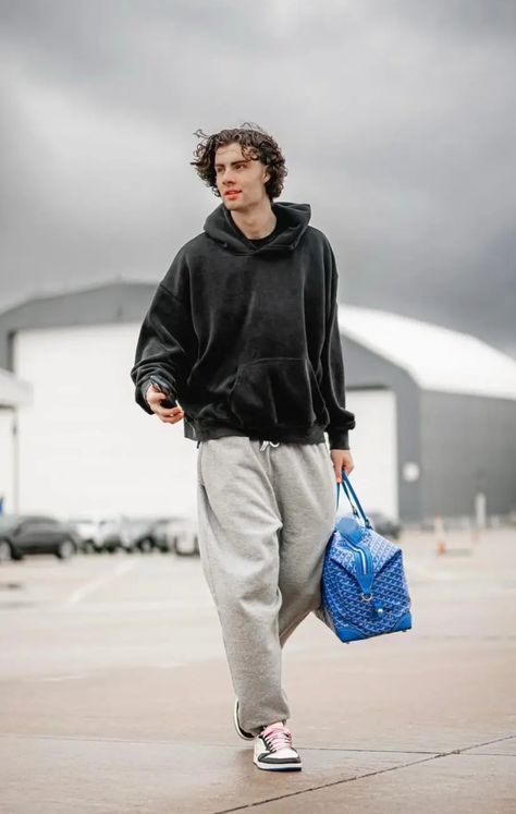 Lazy Airport Outfit, Josh Giddey Outfits, Airport Outfit Men, Josh Giddey, Sporty Casual Style, Lazy Outfit, Trendy Boy Outfits, Spring Outfits Men, Okc Thunder