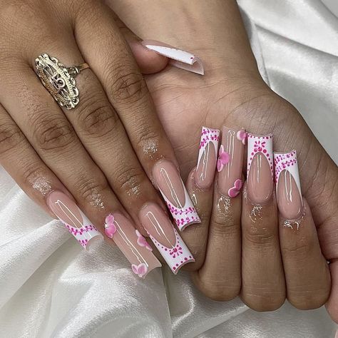 ig: setsbycarolaa Mexican Nails Ideas, Nails Mexico Vacation, Charro Nails Designs, Pink Mexican Nails, Cute Pink Christmas Nails, Mexico Nail Ideas, Mexican Inspired Nails Mexico, Promotion Nails, Romeo Santo