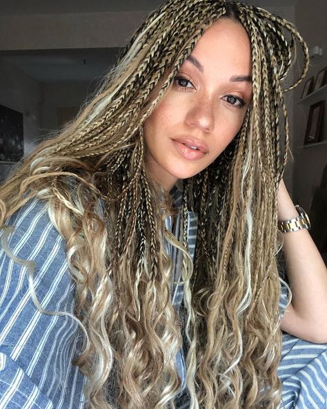 Eku Edewor on Instagram: “Full on goddess braids courtesy of @mobilebraidsng blondes do have more fun 😋 👱🏽‍♀️✨ #mobilebraidsng #blondebraids #bohobraids…” Eku Edewor, Beyonce Braids, Goddess Braid Styles, Triangle Braids, Faux Loc, Blonde Box Braids, Kanekalon Hairstyles, Goddess Braids Hairstyles, Blonde Braids