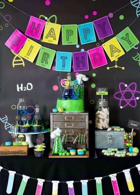 Ideas para una... - Prettylab accesorios para quimicos Slime Cupcakes, Food Slime, Science Party Decorations, Science Themed Party, Science Birthday Party Ideas, Scientist Birthday Party, Superhero Ideas, Mad Science Party, Scientist Birthday