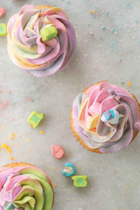 Lucky Charms Cupcakes, Lucky Charms Cake, Rainbow Buttercream, Lucky Charms Treats, Rice Crispy Treats Recipe, Rainbow Desserts, Lucky Charms Marshmallows, Lucky Charms Cereal, First Birthday Cupcakes