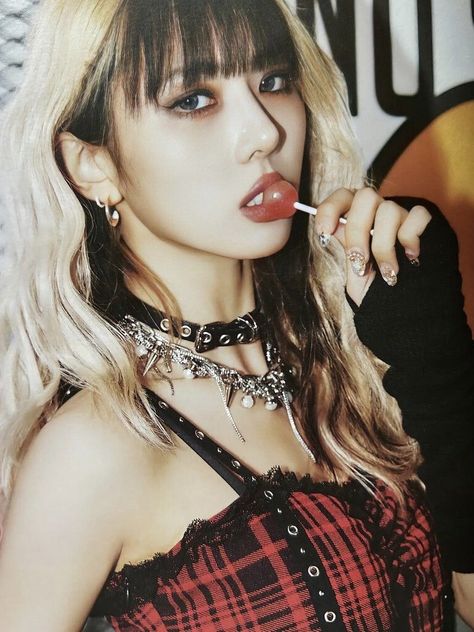 Yoohyeon (Dreamcatcher) Yoohyeon Dreamcatcher, Dreamcatcher Yoohyeon, Hot Kpop, These Girls, Insomnia, Kpop Girl Groups, Girls Generation, South Korean Girls, Amazing Women