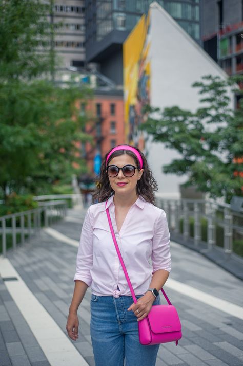 Hot Pink Handbag Outfit, Hot Pink Crossbody Bag, Pink Crossbody Bag Outfit, Hot Pink Purse Outfit, Hot Pink Bag Outfit, Pink Bag Style, Purse Styling, Pink Purse Outfit, Pink Bags Outfit