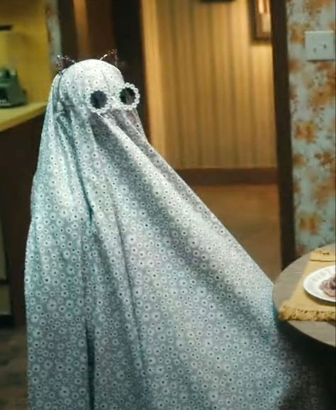 Anti Hero Ghost Costume, Taylor Swift Halloween Aesthetic, Antihero Ghosts Taylor Swift, Taylor Swift Halloween Decor, Ghost Taylor Swift, Taylor Swift Halloween Wallpaper, Anti Hero Ghost, Taylor Swift Halloween, Taylor Swift Halloween Costume