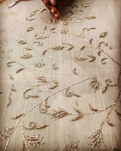 Jayanti Reddy, Zardosi Embroidery, Gold Work Embroidery, Embroidery Fashion Detail, Simple Hand Embroidery Patterns, Hand Embroidery Dress, Beadwork Embroidery, Bead Embroidery Tutorial, Couture Embroidery