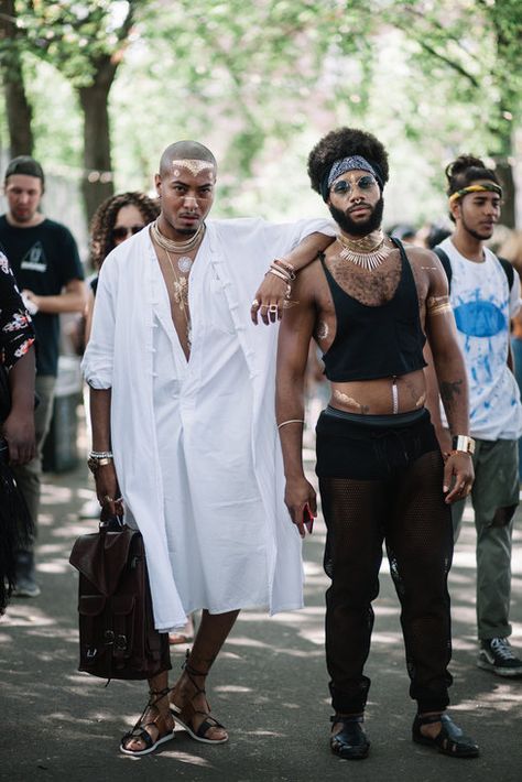 AfroPunk 2017 Style Star - All The Street Style Stars At The 2017 AfroPunk We Can't Stop Staring At Afropunk Outfits, Afropunk 2017, Afro Punk Outfits, Summer Shirt Dress, Afro Punk Fashion, Shirt Dress Women, 2017 Style, Midi Dresses For Women, Punk Looks