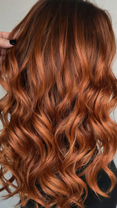 Copper Highlighted Curls 🌟 Highlights For Ginger Hair, Highlighted Curls, Copper With Highlights, Balayage Copper Hair, Curly Copper Hair, Copper Hairstyles, Copper Ombre, Hair Dyed, Copper Highlights