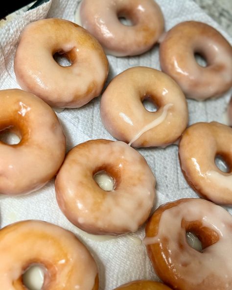 Glazed donuts 🍩🤤 #donuts#donut#donuts🍩#glazed #glazeddonut #recipeinspiration #satisfying #foodiegram#cook #homebaking #sourdoughbread #sourdough#homecooked #instagood #instapost #post #photo Donuts Glazed, Donut And Coffee, Donuts Donuts, Glazed Donuts, Glazed Doughnuts, Post Photo, Glazed Donut, Sugar Glaze, Donut Glaze