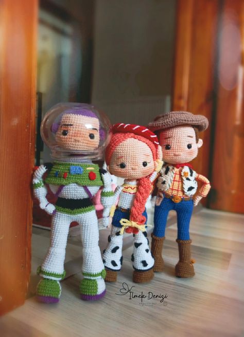 Bos Layer, Toy Story Dolls, Newborn Pattern, Sheriff Woody, Plush Pattern, Feminine Tattoos, Buzz Lightyear, Crochet Doll Pattern, Knitted Dolls