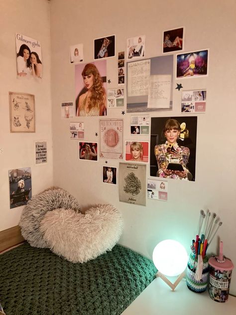 Poster Wall Aesthetic Ideas, Taylor Swift Aesthetic Room Poster, Poster Wall Inspo Taylor Swift, Taylor Swift Wall Decoration, Poster Wall Bedroom Taylor Swift, Taylor Swift Posters In Room, Bedroom Inspo Taylor Swift, Room Poster Taylor Swift, Room Inspiration Bedroom Taylor Swift