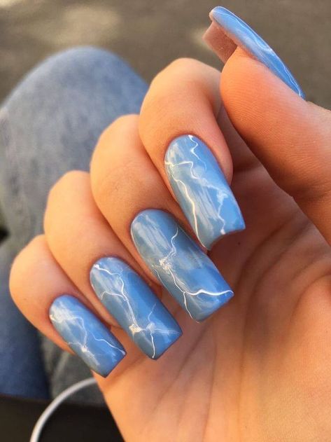 Simple & Trendy Fall Nails Ideas & Designs | Autumn nails Inspo Fall Color Nail Designs, Short Fall Acrylic, Nails Early Fall, Unique Fall Nails, Late Summer Nails, Fall Themed Nails, Fun Fall Nails, Fall Inspired Nails, Trending Fall Nails