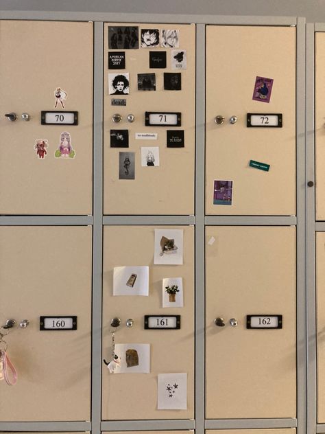 Highschool Locker Aesthetic, Mark Cafe, Aesthetic Locker Decor, Locker Aesthetic, Highschool Experience, School Spirits, Daily Aesthetic, Locker Organization, Bujo Layout