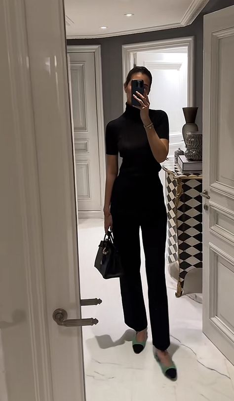 Corporate Outfits With Boots, Natasha Naginsky Style, Salon Work Outfit, Natasha Naginsky, Office Fashion Women Work Outfits, All Black Work Outfits Women, Smart Work Outfits Women, Bank Outfits Work, Corporate Outfits For Women Classy