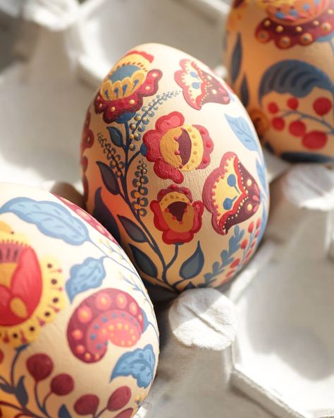 Polish Easter Eggs, Pysanky Eggs Pattern, Polish Easter, Creative Easter Eggs, Easter Egg Art, Easter Egg Dye, Easter Egg Painting, Easter Egg Designs, Easter Egg Crafts