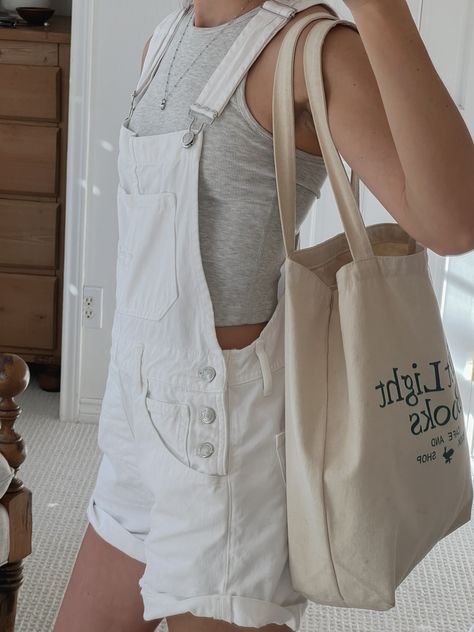 Capsule day 9 // White overalls one last time before summer ends White Overalls Shorts, Simplify Wardrobe, White Birkenstocks, White Overalls, Capsule Wardrobe Minimalist, Birkenstock Sandals Arizona, One Last Time, Cocoon Cardigan, Capsule Outfits