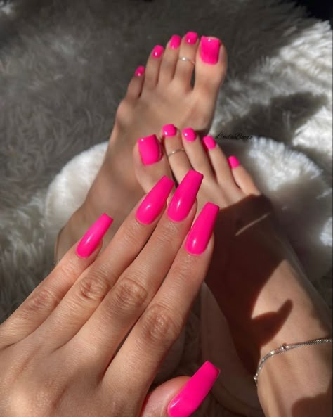 Gel Mani And Pedi Ideas, Pedicure Ideas Summer 2024 Pink, Summer Mani Pedi Combos, Bright Pink Nails With Design, Pink Nails Bright, Mani Pedi Combos, Bright Acrylic Nails, Pink Toe Nails, Bright Pink Nails