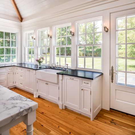 Traditional kitchen with counter to ceiling windows - West Chester, Pennsylvania. By Period Architecture Sunny Kitchen, Dining Room Combo, Kitchen Window, Counter Tops, Decor Minimalist, Building Plans, Traditional Kitchen, Kitchen Layout, Beautiful Kitchens