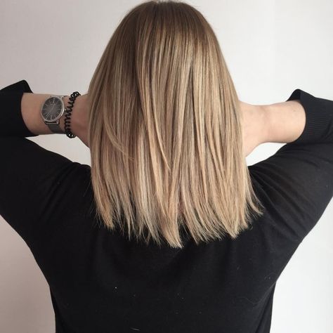 olaplex balayage Blonde Balayage Short Straight Hair, Straight Lob Balayage, Honey Balayage Straight Hair, Short Balayage, Windows To The Soul, Warm Scarves, Lashes Mascara, Blonde Hair Looks, Short Straight Hair