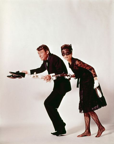 Peter O'Toole and Audrey Hepburn with the 'Cellini Venus' in a publicity still for "How to Steal a Million", 1966 Audrey Hepburn 60s, Funny Couple Costumes, Peter O'toole, Couple Costumes, Audrey Hepburn Style, Funny Couple, Foreign Film, Funny Couples, Film Stills