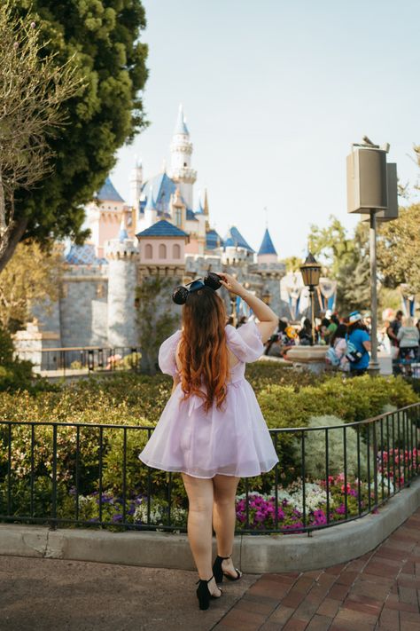 Grad Nite Disneyland Outfit, Senior Picture Ideas Disney, Disney Grad Photos, Disney Senior Photos, Disneyland Graduation Pictures, Disneyland Senior Pictures, Disney Dump, Grad Photo Ideas, Disney Graduation